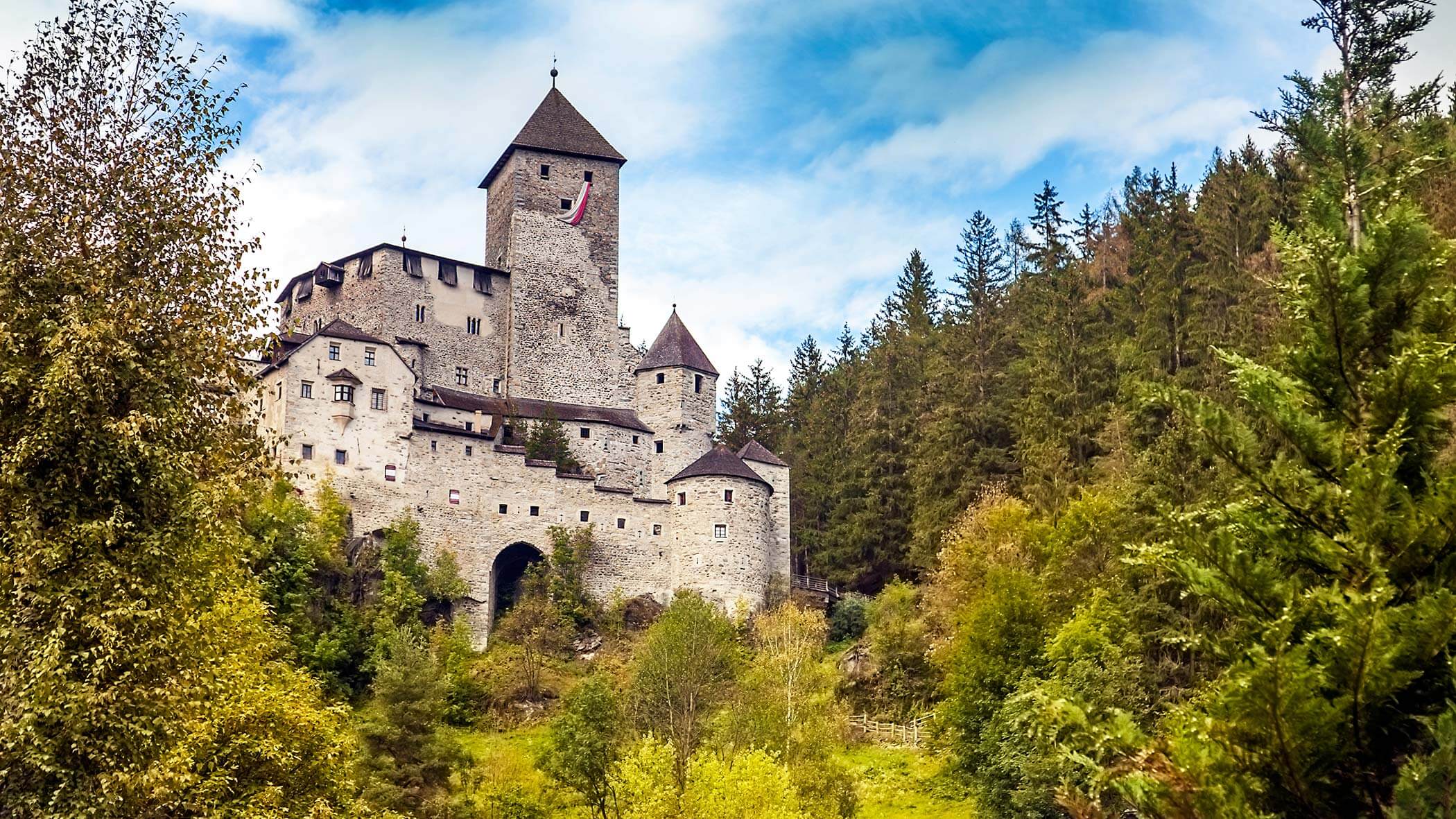 Burg Taufers im Herbst