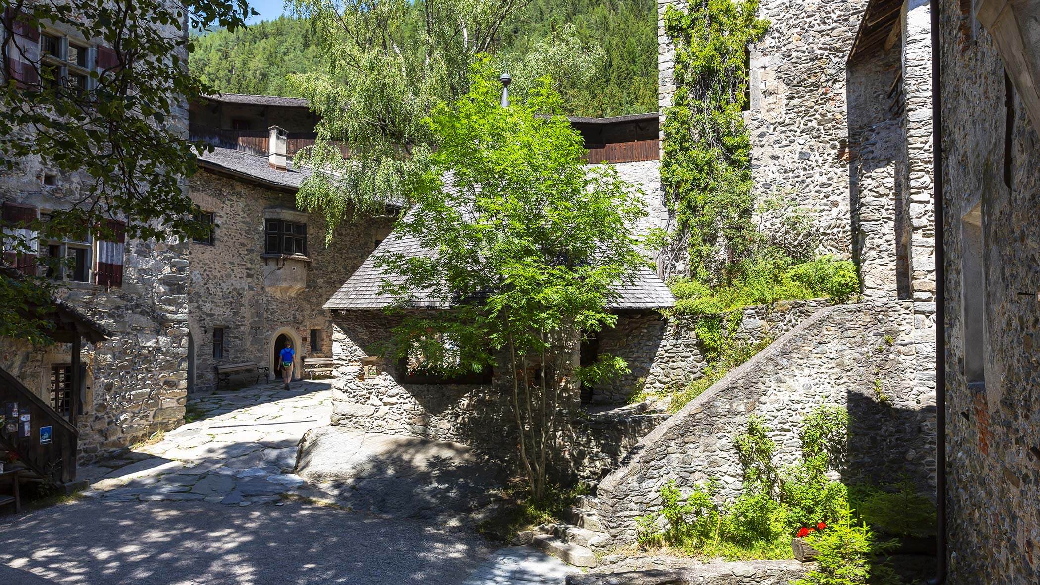 Innenansicht der Burg Taufers