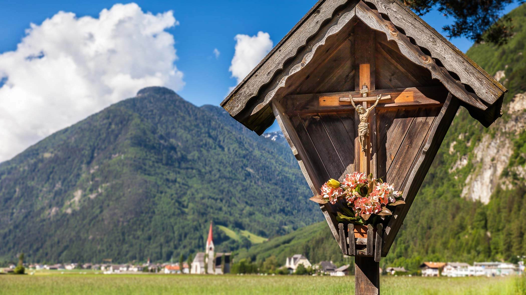 Blick auf Mühlen in Taufers in Südtirol